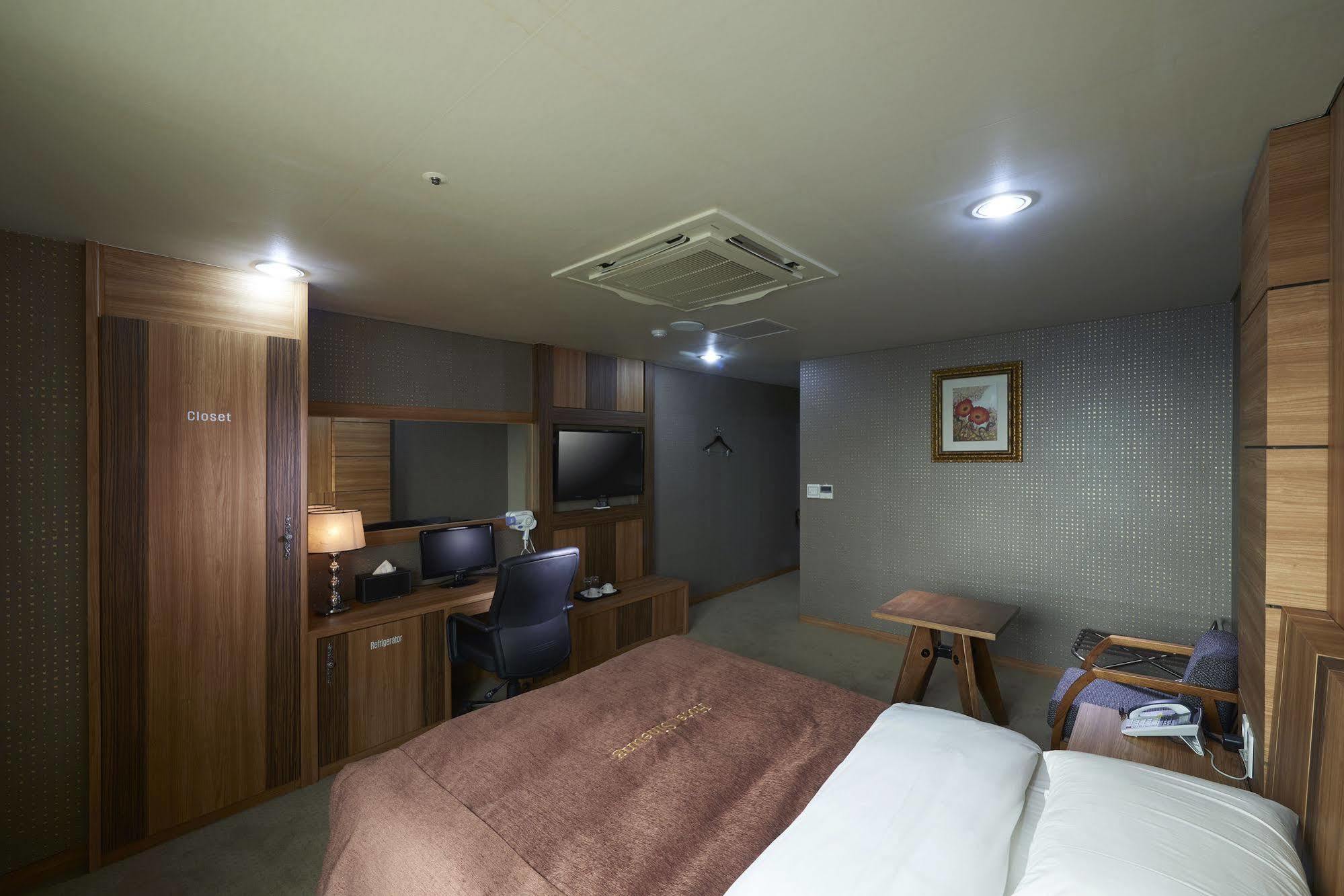 Benikea Premier Hotel Siheung Extérieur photo