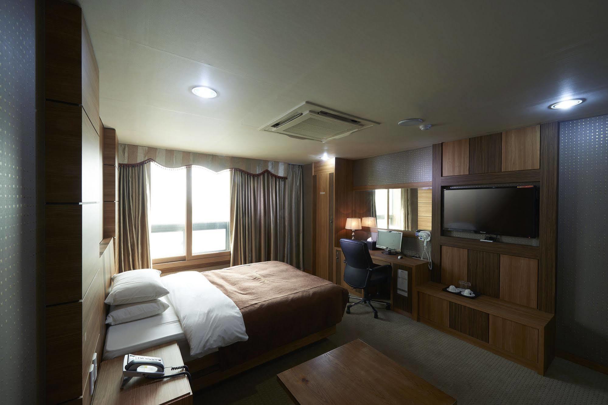 Benikea Premier Hotel Siheung Extérieur photo