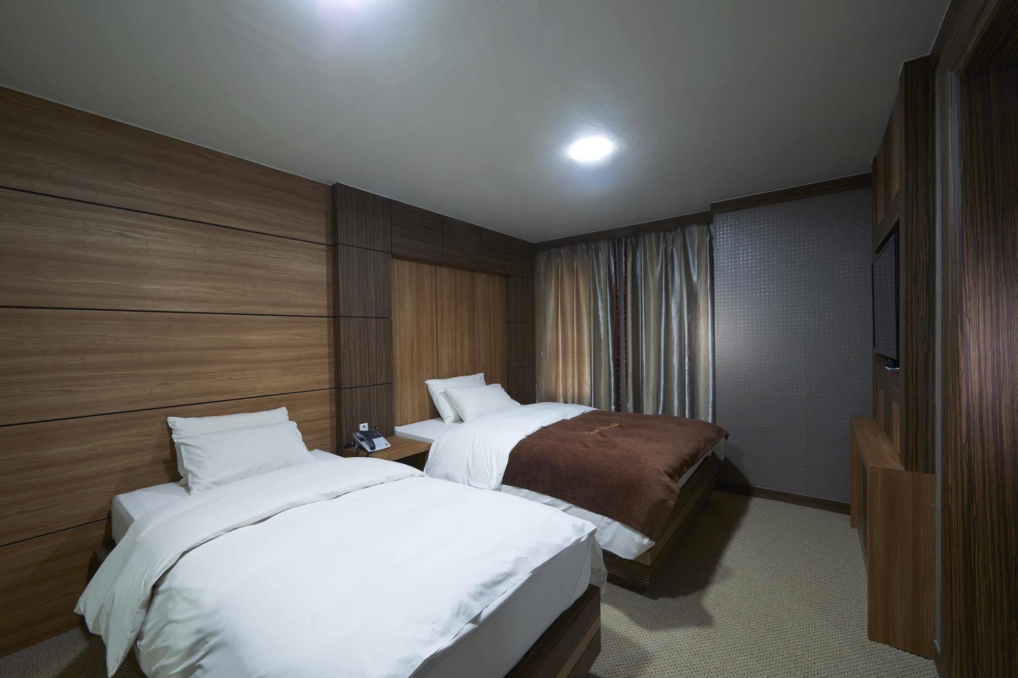 Benikea Premier Hotel Siheung Extérieur photo